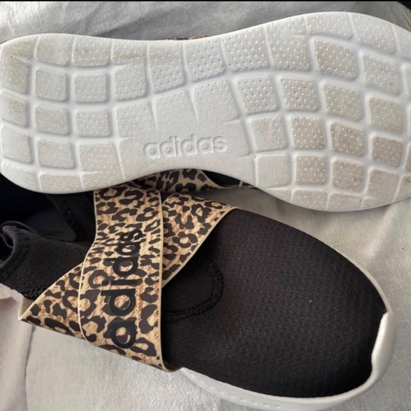 Adidas woman’s sneakers 9.5 - Picture 2 of 2